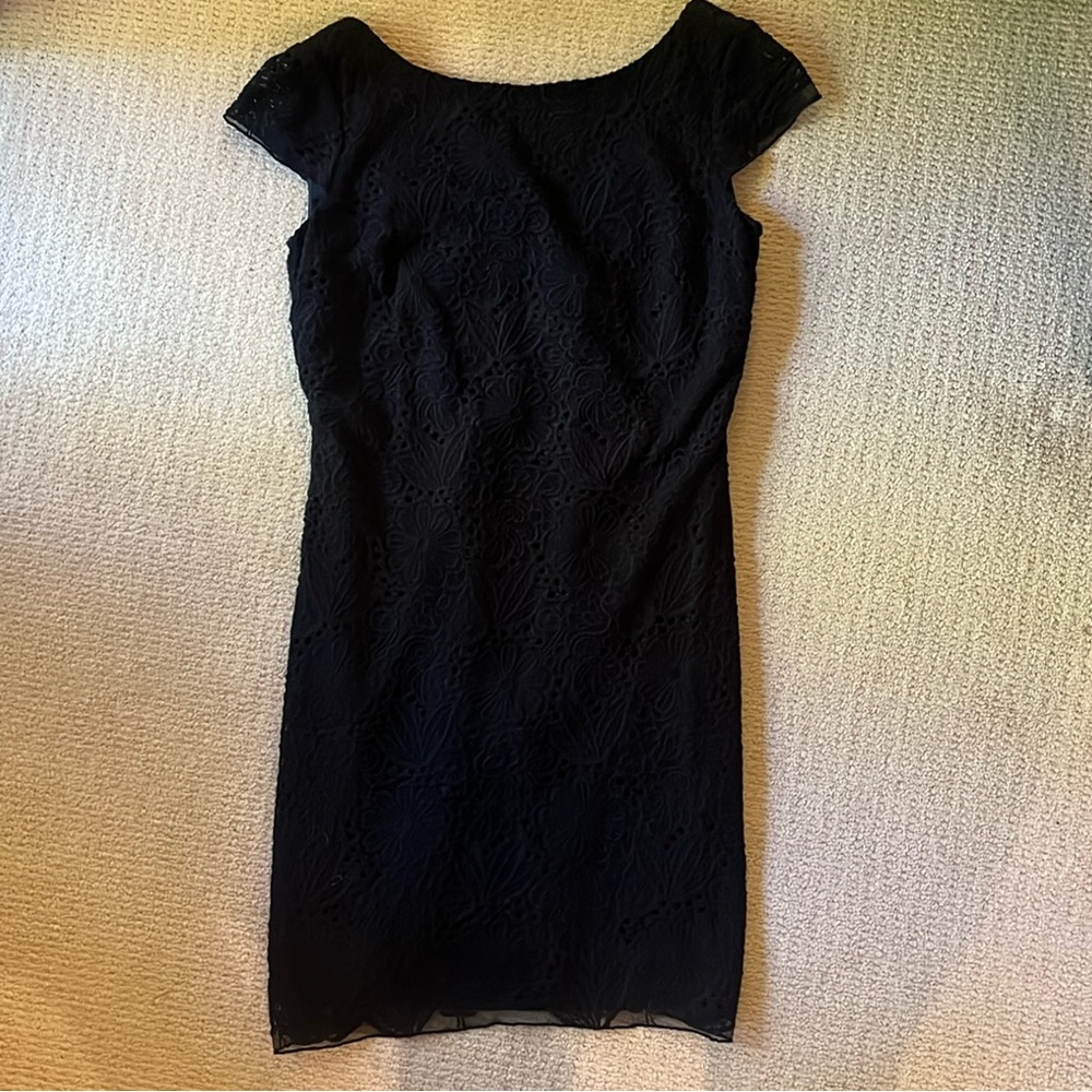 Lily Pulitzer size 2 black cocktail dress. Gold zipper in back.
